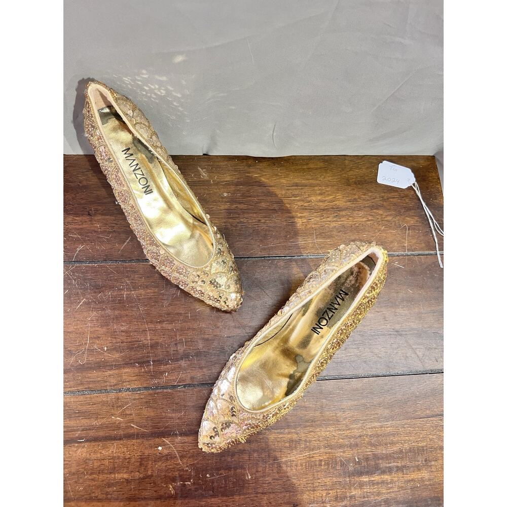gold pumps are from the brand Manzoni Size 7 TG2024